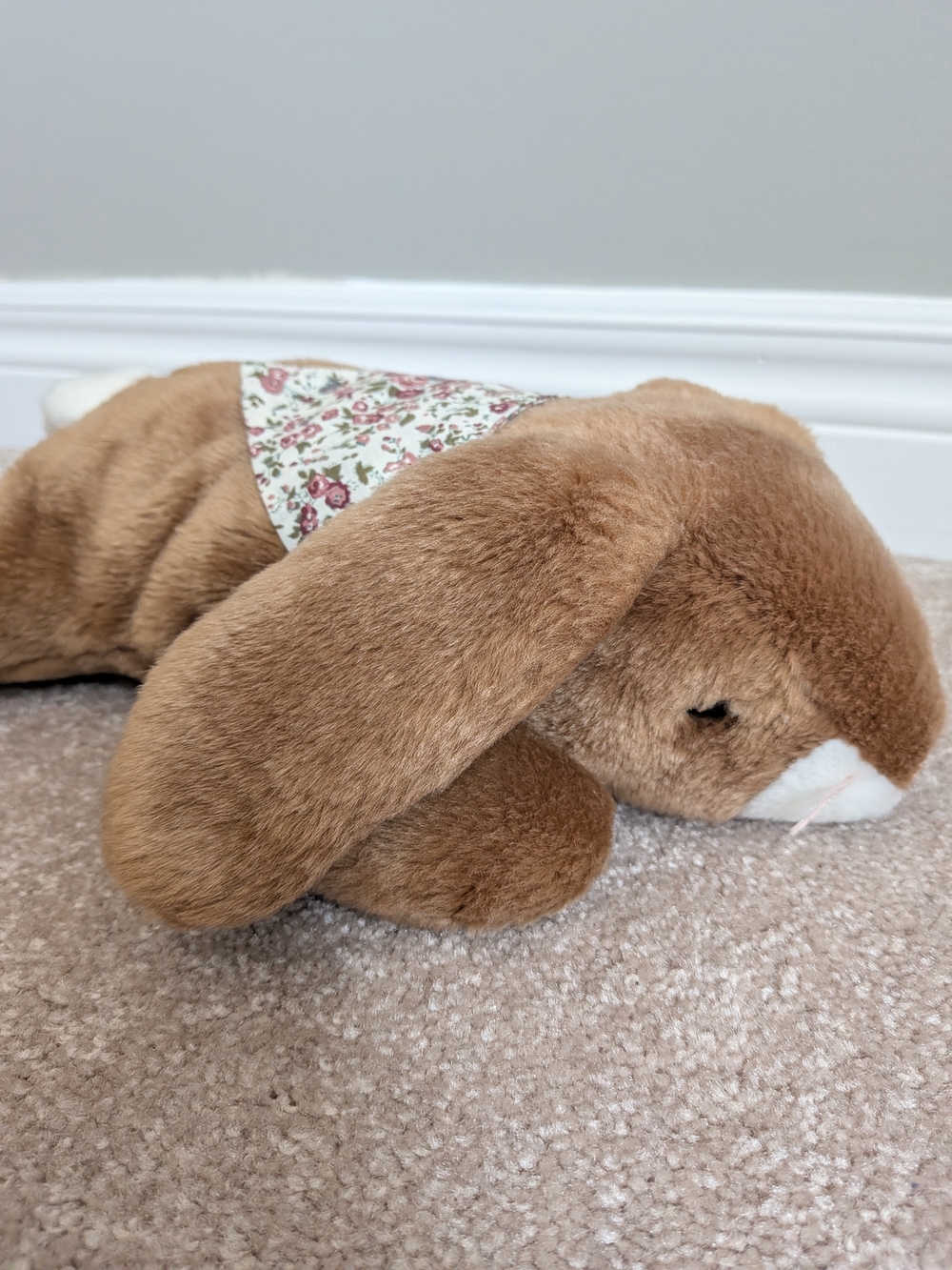 Retired Design BeanieBuddies "EARS" 2001 Edition Vintage Bunny w/ Floral Bandana